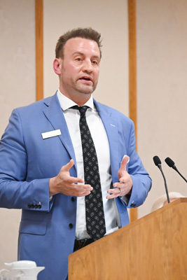 Justin Kerr accepts award